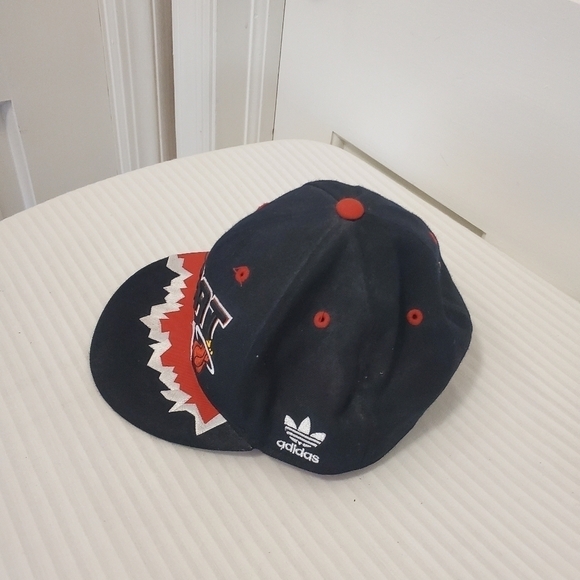 Adidas Miami Heat Fitted Cap size 7 5/8 Black red white 100% wool - Picture 2 of 8